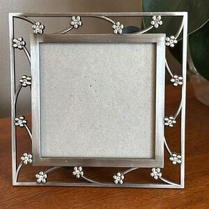 Elsa L Silver Floral Picture Frame!